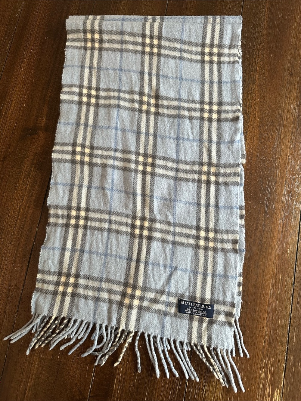 Vintage Burberry Cashmere scarf - Picture 9 of 11